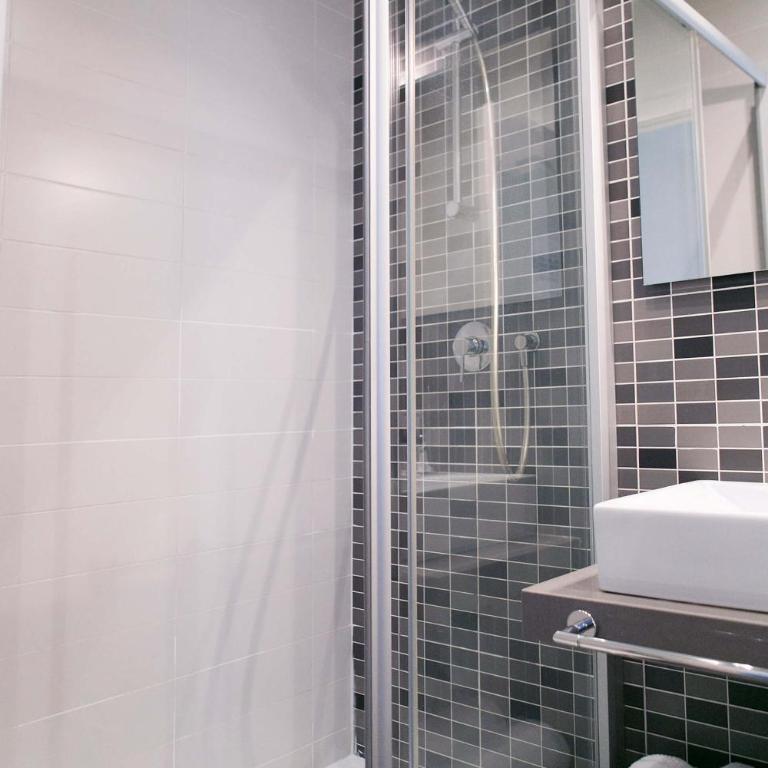 Blanc Guest House - Exterior Double or Twin Room with Private Bathroom - 9