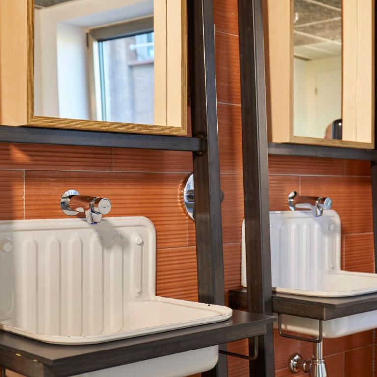 Unite Hostel Barcelona - Bed in 8-Bed Mixed Dormitory Room - 8