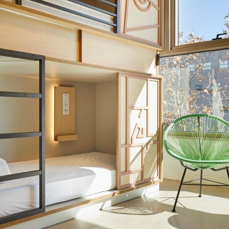 Unite Hostel Barcelona - Bed in 8-Bed Mixed Dormitory Room - 2