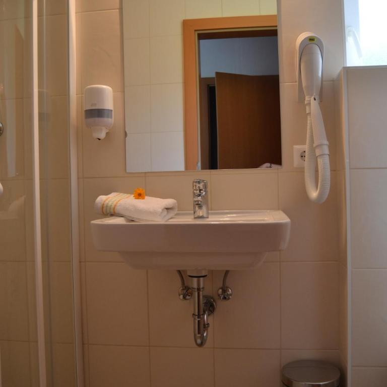 Pension Karawankenblick - Dreibettzimmer - 4