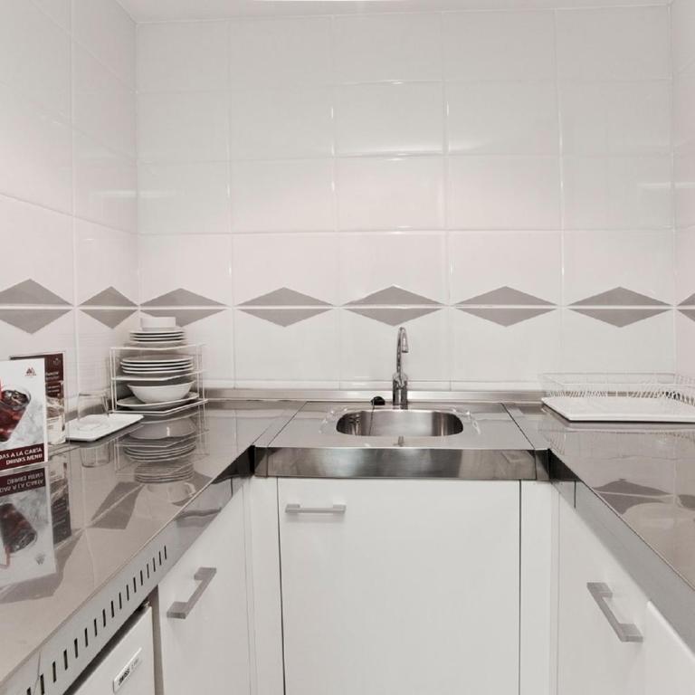 Aparthotel Atenea Barcelona - Triple Room - 4