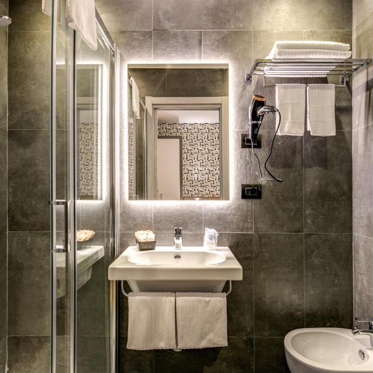 Colosseo Prestige Rooms - Camera Standard Matrimoniale/Doppia con Letti Singoli - 3