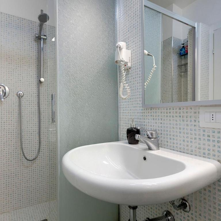 Cappelle Medici - Three-Bedroom Apartment - 29