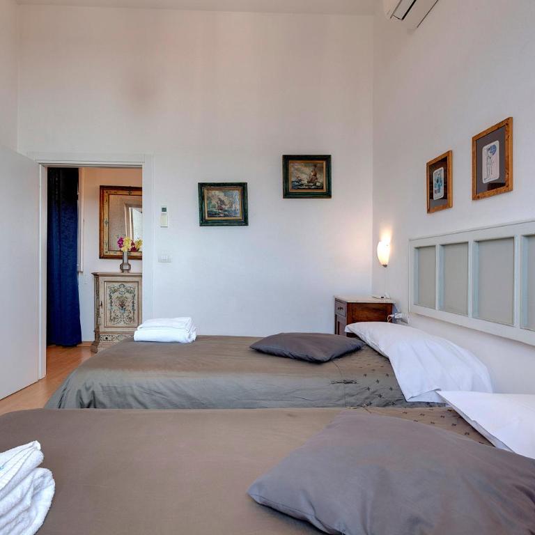 Cappelle Medici - Three-Bedroom Apartment - 11