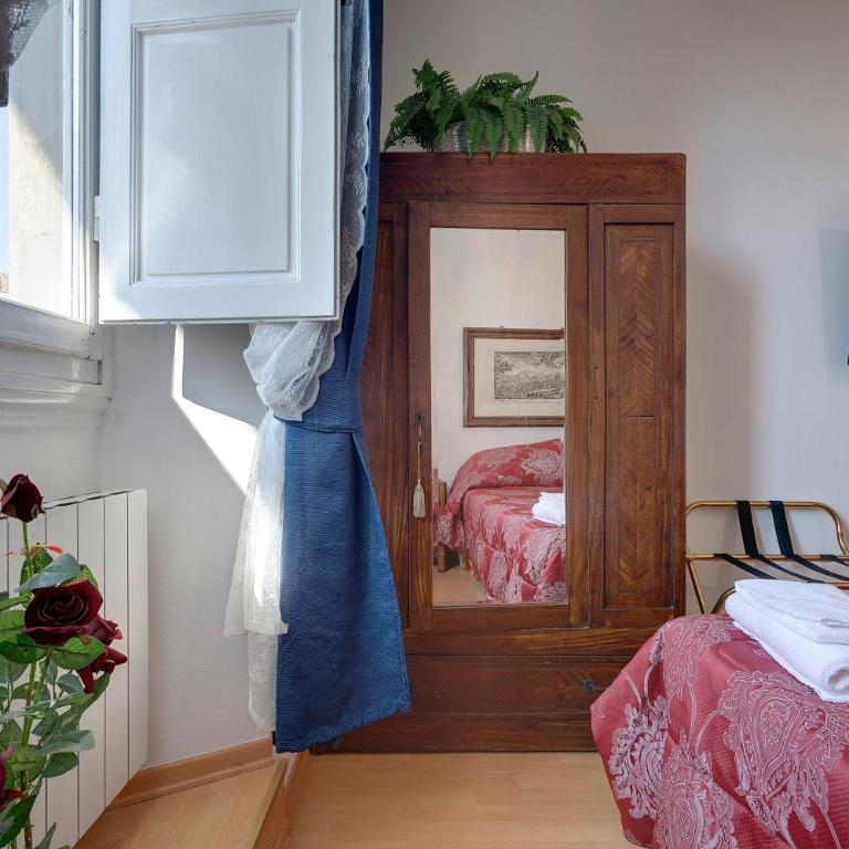Cappelle Medici - Three-Bedroom Apartment - 13