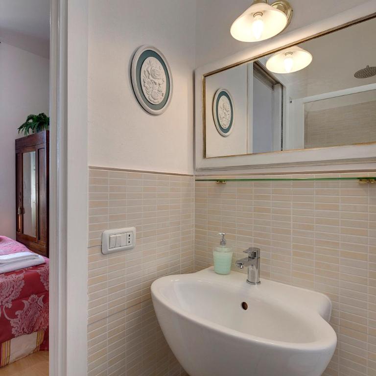 Cappelle Medici - Three-Bedroom Apartment - 9
