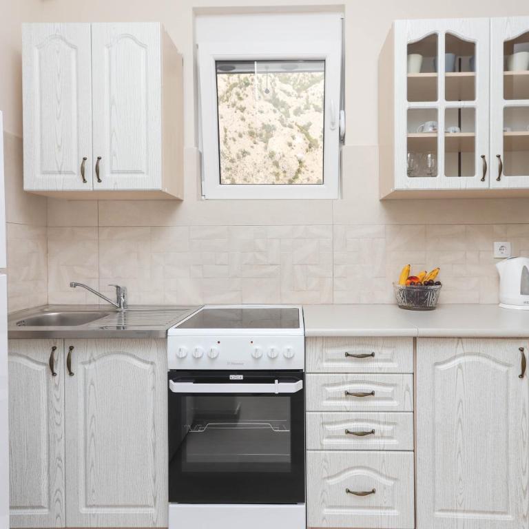 Sea Star Apartments - One-Bedroom Apartment - 9
