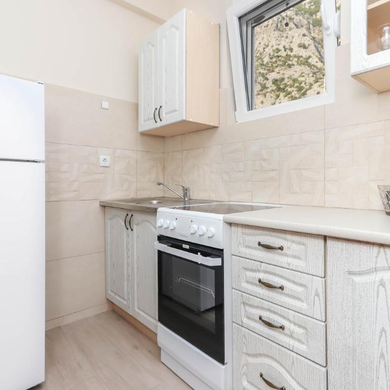Sea Star Apartments - One-Bedroom Apartment - 10