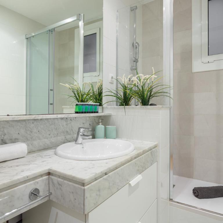 Art House Fira Apartments - Three-Bedroom Apartment - Calle Sepulveda, 45-47 - 9