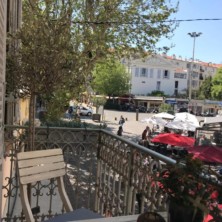 Balcony in Heart of pedestrian centre of Old Antibes - Apartment with Balcony - 29