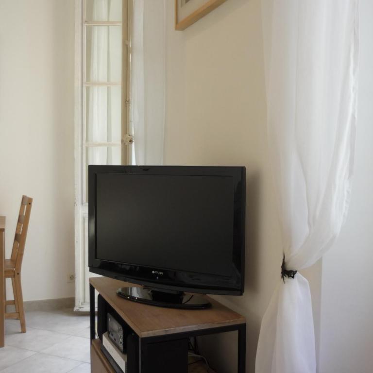 Balcony in Heart of pedestrian centre of Old Antibes - Apartment with Balcony - 28