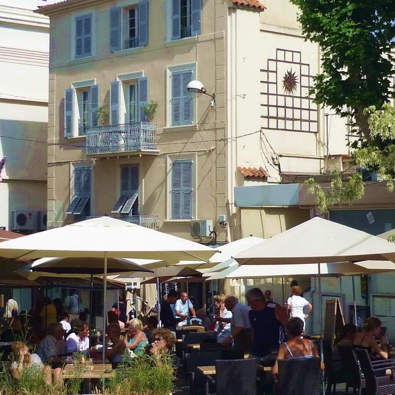 Balcony in Heart of pedestrian centre of Old Antibes - Apartment with Balcony - 17