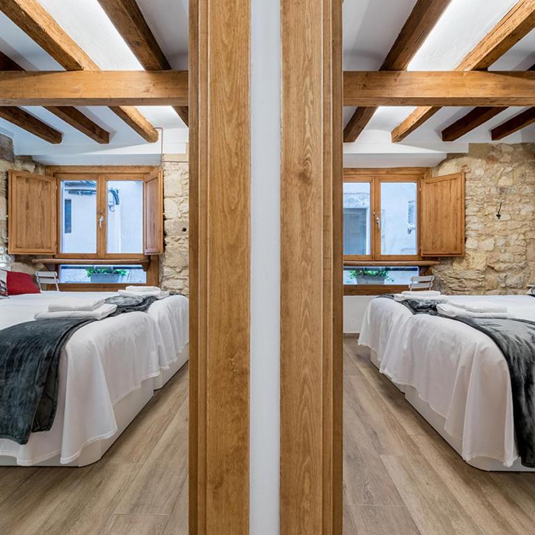 Hostal 977 - Habitación Doble con baño privado - 2 camas - 12