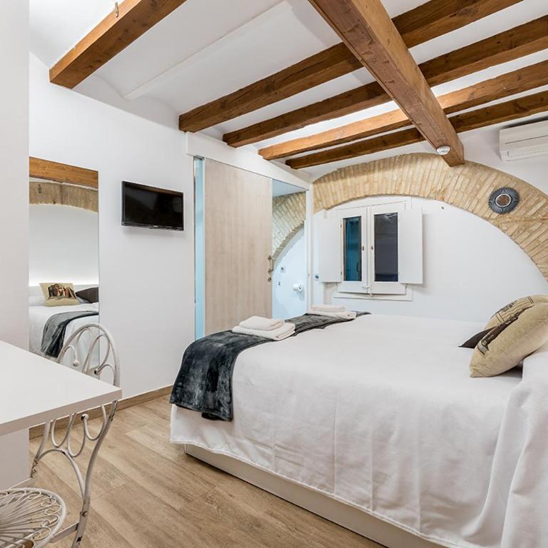 Hostal 977 - Habitación Doble con baño privado - 2 camas - 11