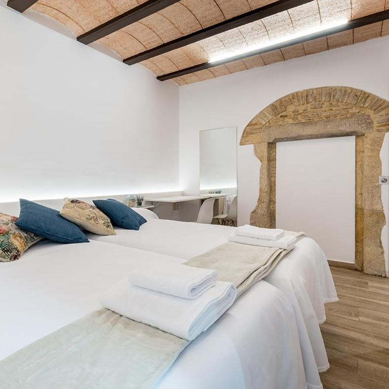 Hostal 977 - Habitación Doble con baño privado - 2 camas - 6