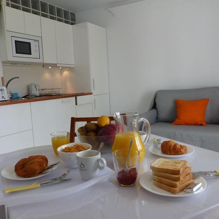 Apartment, 2 bedrooms, on the beach, with pool, sea views and garden - Two-Bedroom Apartment - 10