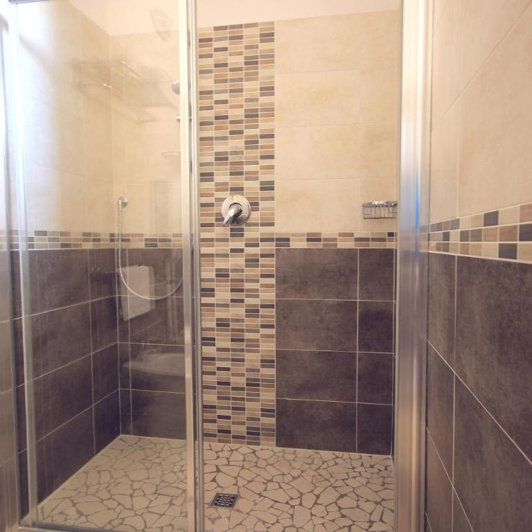 Hotel 4 Stagioni - Triple Room with Balcony - 11