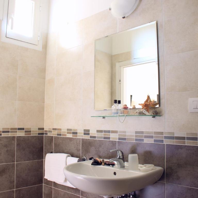 Hotel 4 Stagioni - Triple Room with Balcony - 12