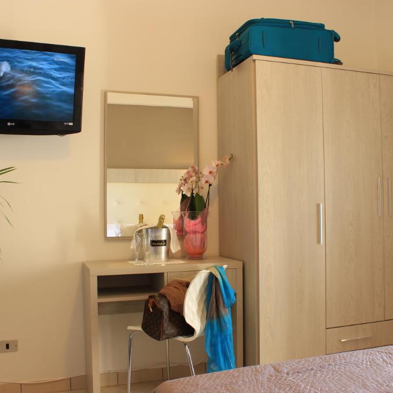 Hotel 4 Stagioni - Triple Room with Balcony - 7