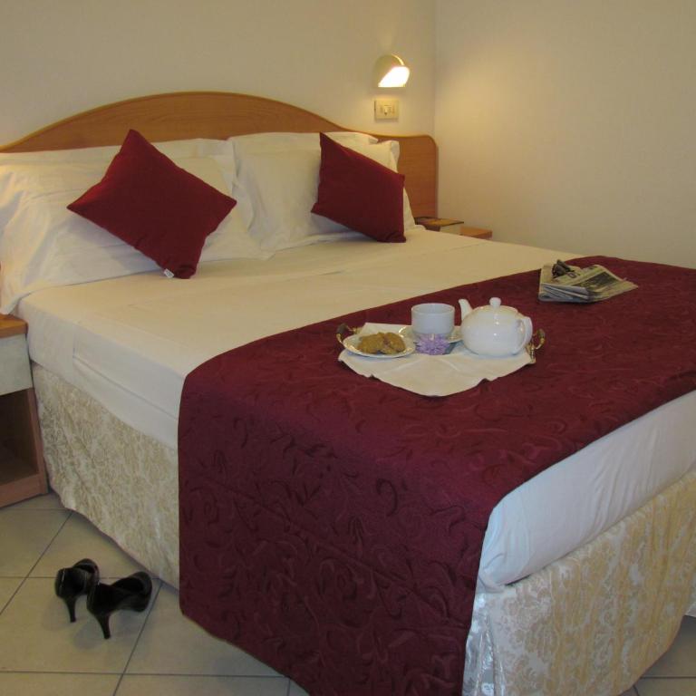 Hotel 4 Stagioni - Triple Room with Balcony - 10
