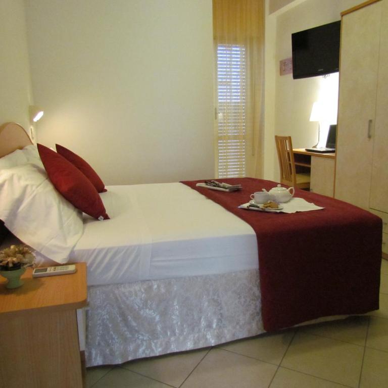 Hotel 4 Stagioni - Triple Room with Balcony - 6