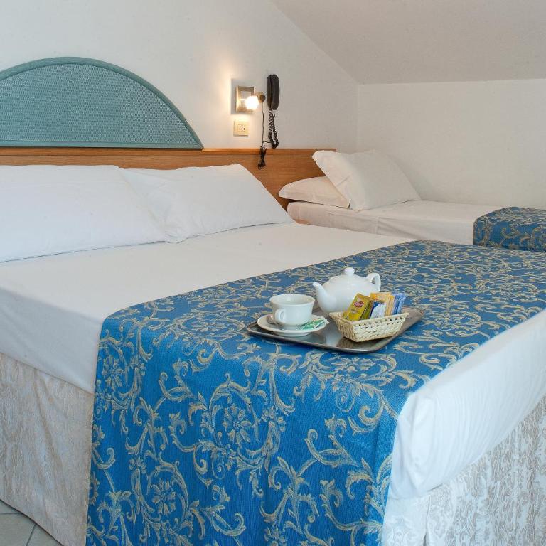 Hotel 4 Stagioni - Deluxe Double Room with Balcony - 1