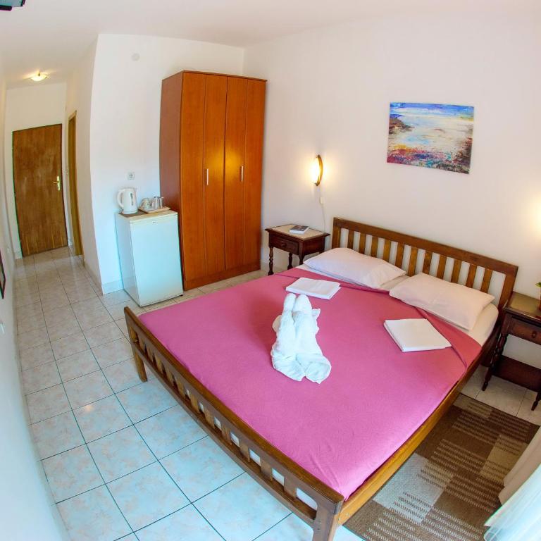 Guest House Mandarina - Dvokrevetna Soba sa Bračnim Krevetom i Balkonom - 2