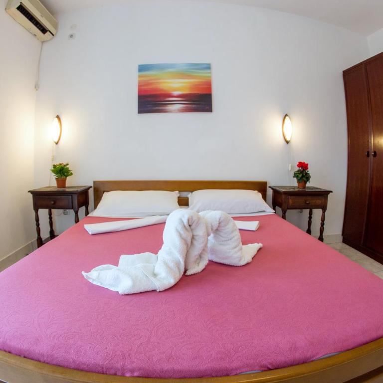 Guest House Mandarina - Dvokrevetna Soba sa Bračnim Krevetom i Balkonom - 1