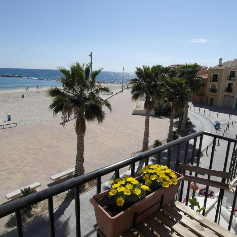 AR2B, coqueto apartamento en primera línea de playa - Apartment with Balcony - 1