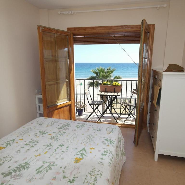 AR2B, coqueto apartamento en primera línea de playa - Apartment with Balcony - 13