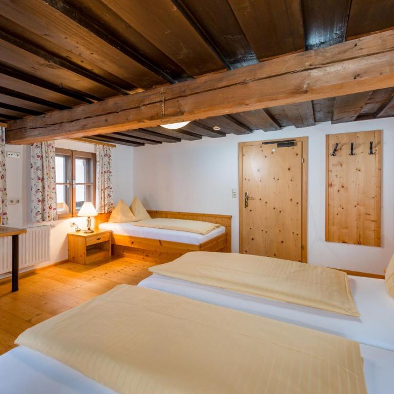 Kolping-Ferienhaus - Dreibettzimmer - 8