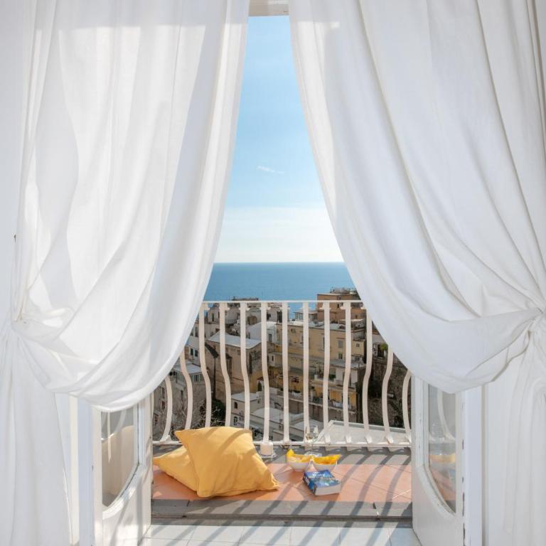 Villa Yiara - Camera Matrimoniale Deluxe con Balcone e Vista Mare - 2