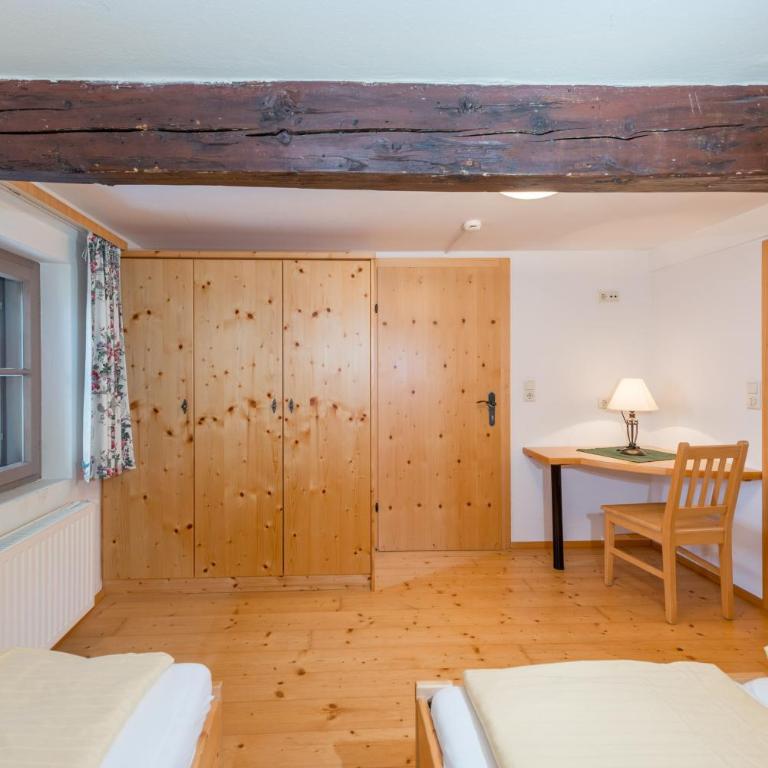 Kolping-Ferienhaus - Dreibettzimmer - 1