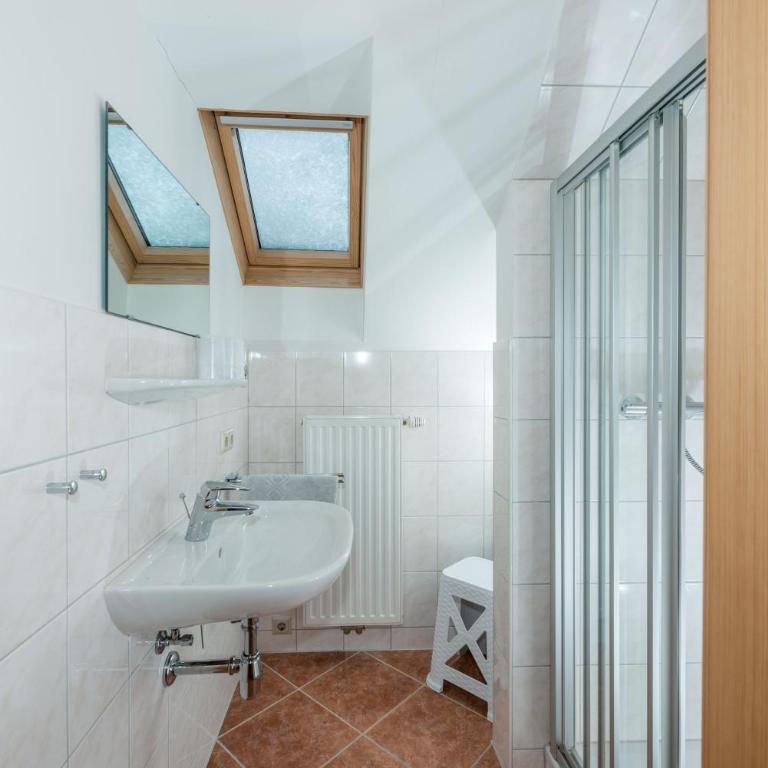 Kolping-Ferienhaus - Einzelzimmer mit Gemeinschaftsbad - 2