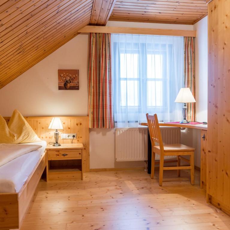 Kolping-Ferienhaus - Doppelzimmer mit Gemeinschaftsbad - 2