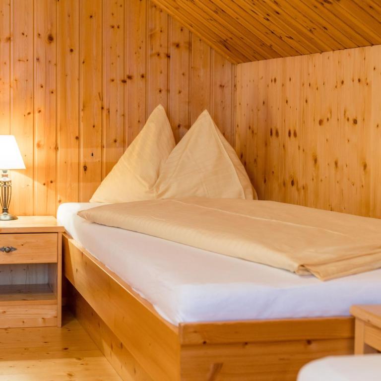 Kolping-Ferienhaus - Doppelzimmer mit Gemeinschaftsbad - 1