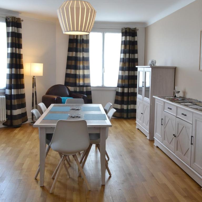 LOIRE VELO 3 Appartements Moderne Vélo Parking 30 places vélos Sécurisé Centre Ville Historique Blois - Apartment Catherine De Médicis 4/6 occupants - 2