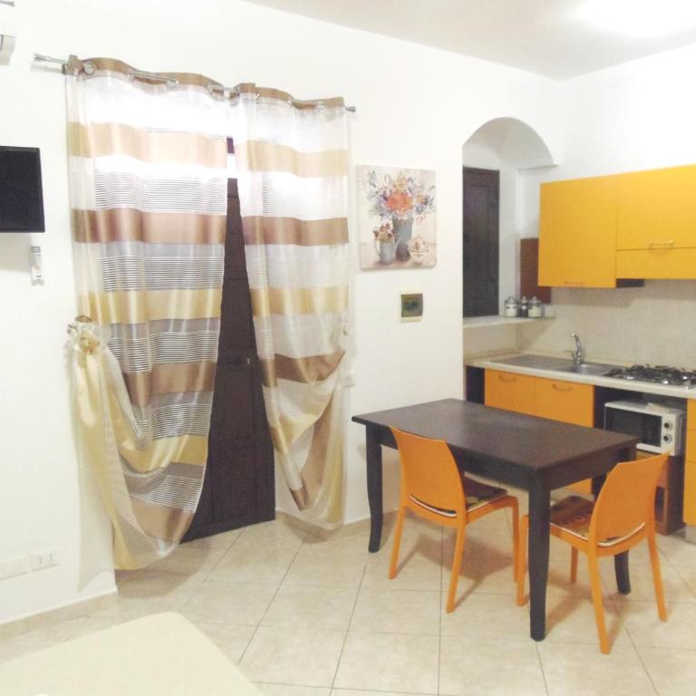 IN CENTRO ROOMS Vicino Cefalù SELF-CHEK-IN - Economy Double Room - 1