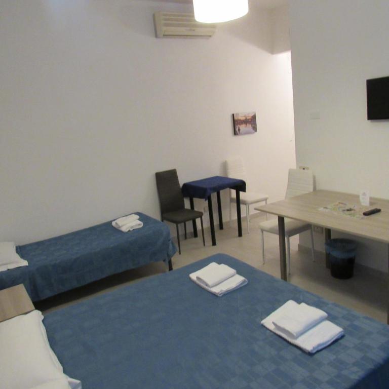 PIANETA ROMA 39 - Camera Matrimoniale Deluxe con 1 Letto Supplementare - 11