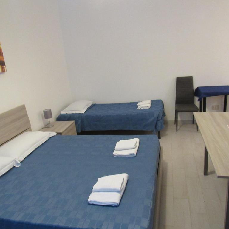 PIANETA ROMA 39 - Camera Matrimoniale Deluxe con 1 Letto Supplementare - 10