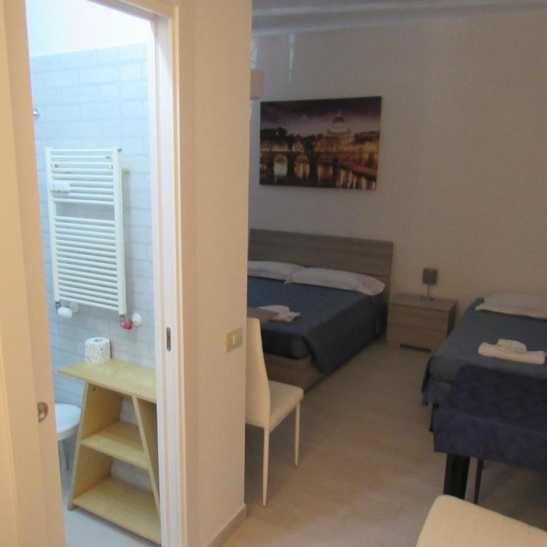 PIANETA ROMA 39 - Camera Matrimoniale Deluxe con 1 Letto Supplementare - 8