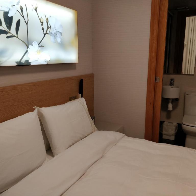 Pensión Easo - Interior Doppelzimmer mit eigenem Bad - 4