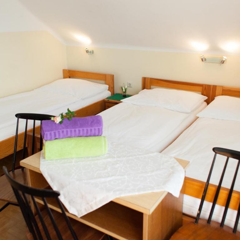 Frühstückspension Kölich - Kleines Dreibettzimmer mit Gemeinschaftsbad - Dachgeschoss - 3