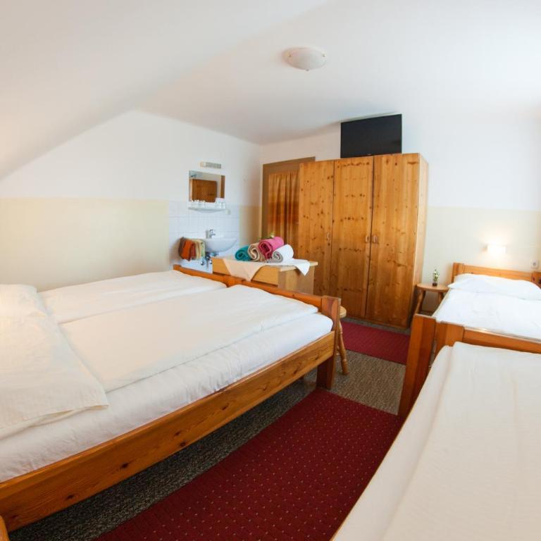 Frühstückspension Kölich - Kleines Vierbettzimmer mit Gemeinschaftsbad - Dachgeschoss - 5