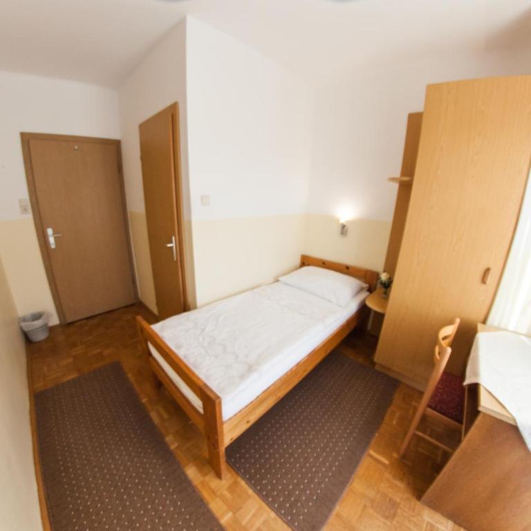 Frühstückspension Kölich - Kleines Einzelzimmer mit Balkon - 3
