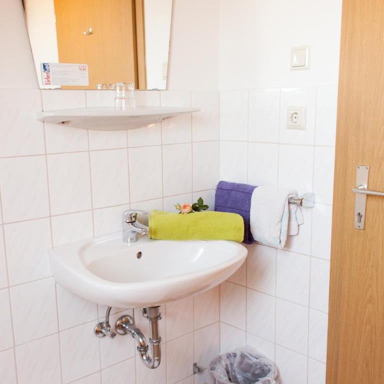 Frühstückspension Kölich - Kleines Einzelzimmer mit Gemeinschaftsbad - Dachgeschoss - 11