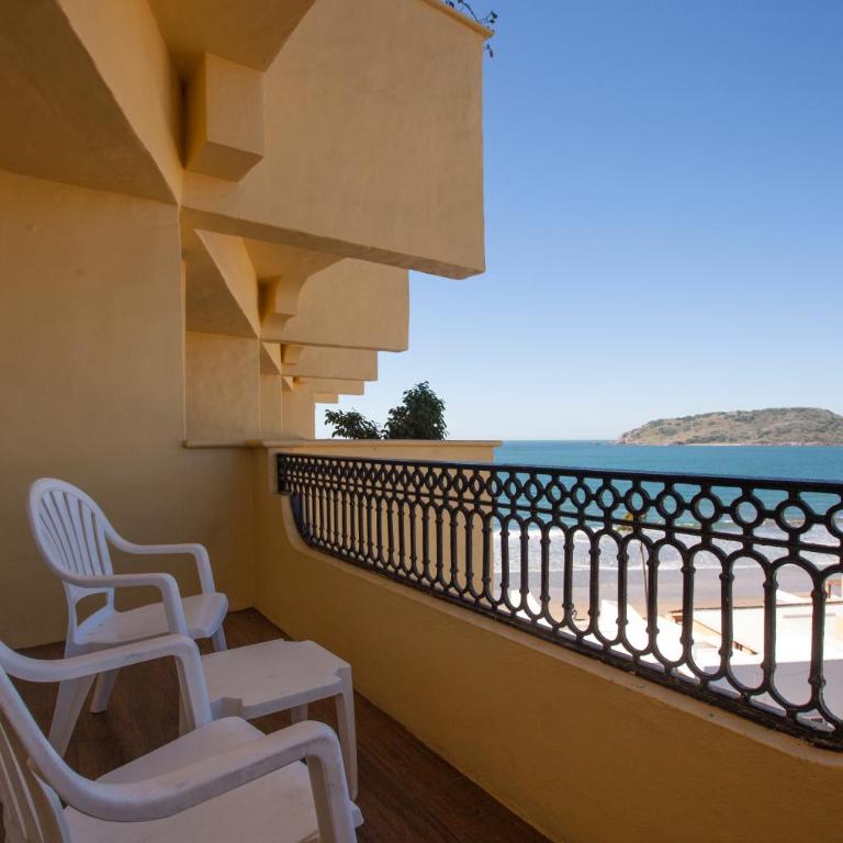 Royal Villas Resort - One Bedroom Family Suite with Livingroom - 3