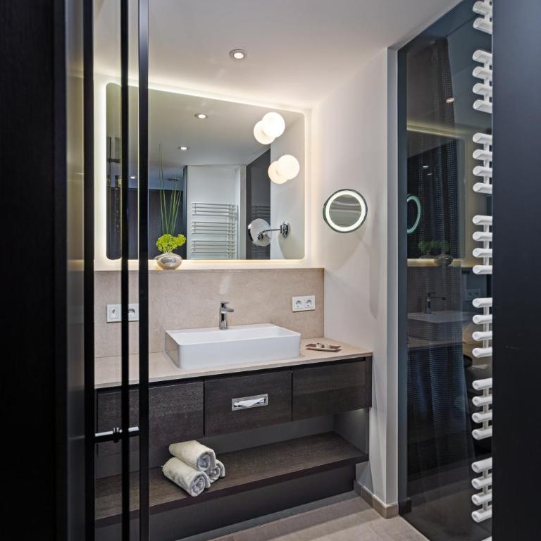 Hotel Riedenburg - Deluxe Doppelzimmer mit Balkon - 4