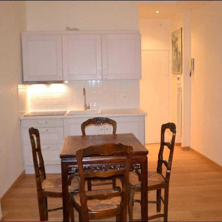 Central quiet apartment and terrace - One-Bedroom Apartment - 11