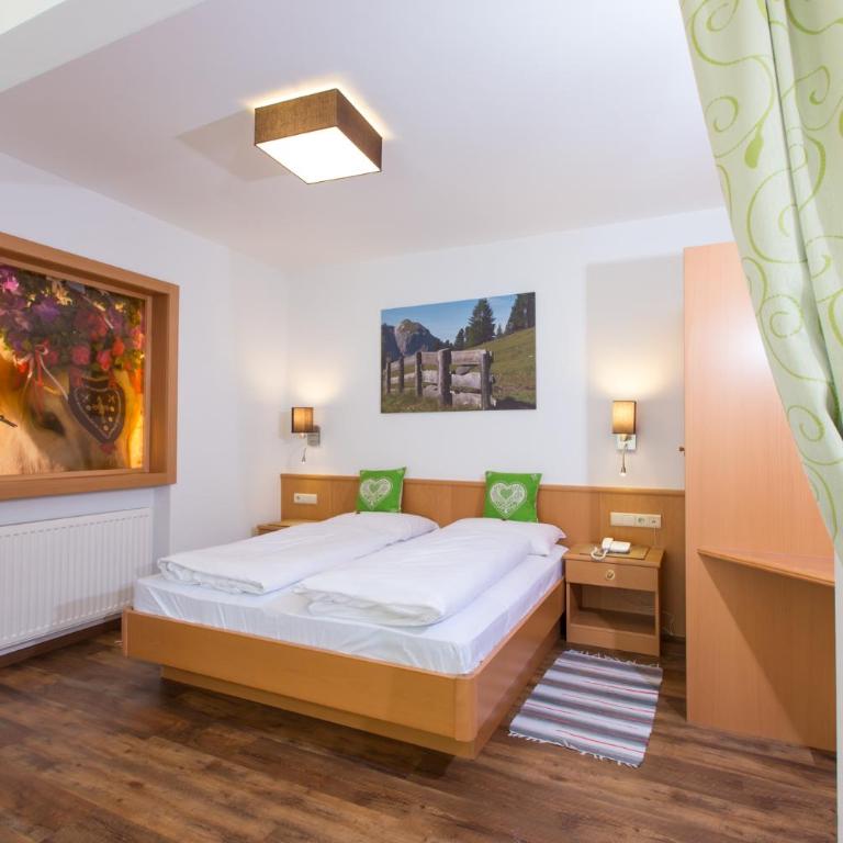 Hotel Gasthof Weiherbad - Family Suite with Balcony - 1